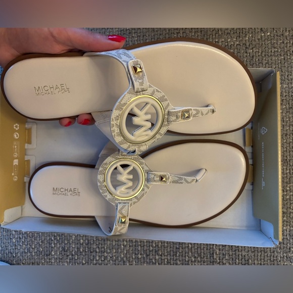 Michael Kors Flat Logo Sandals Vanilla Leather Trim 9M - Picture 8 of 13